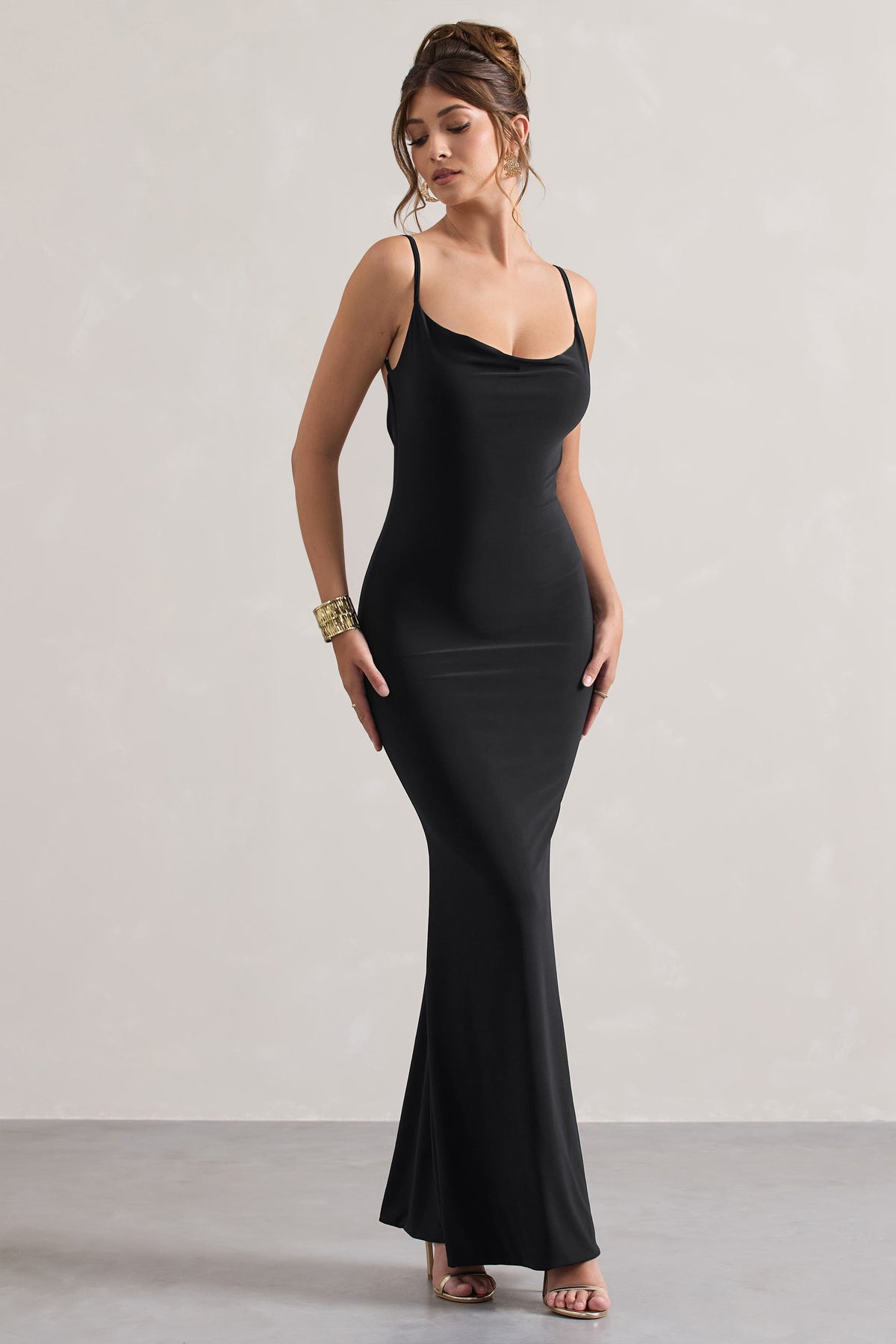Francoise | Robe longue noire à col bénitier et dos nu avec dentelle