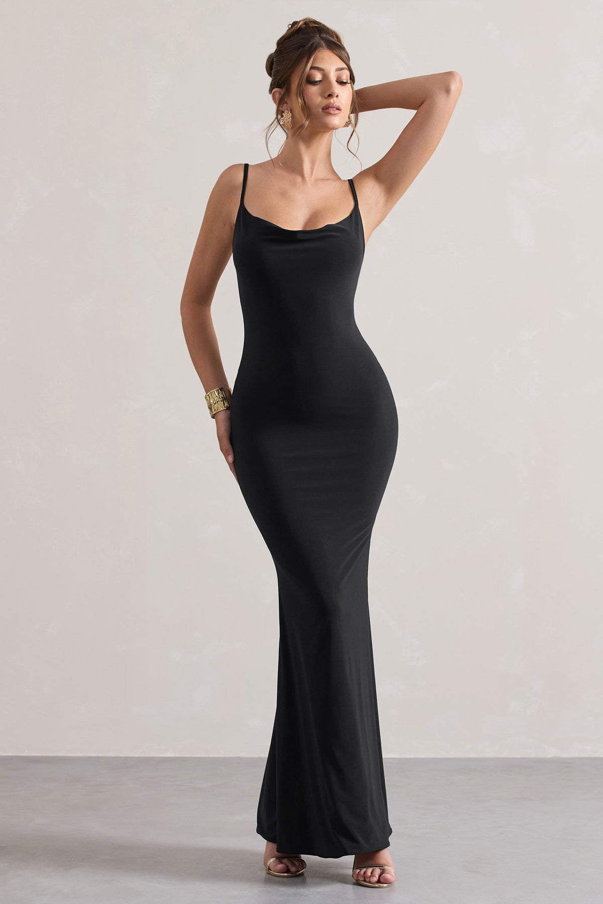 Francoise | Robe longue noire à col bénitier et dos nu avec dentelle