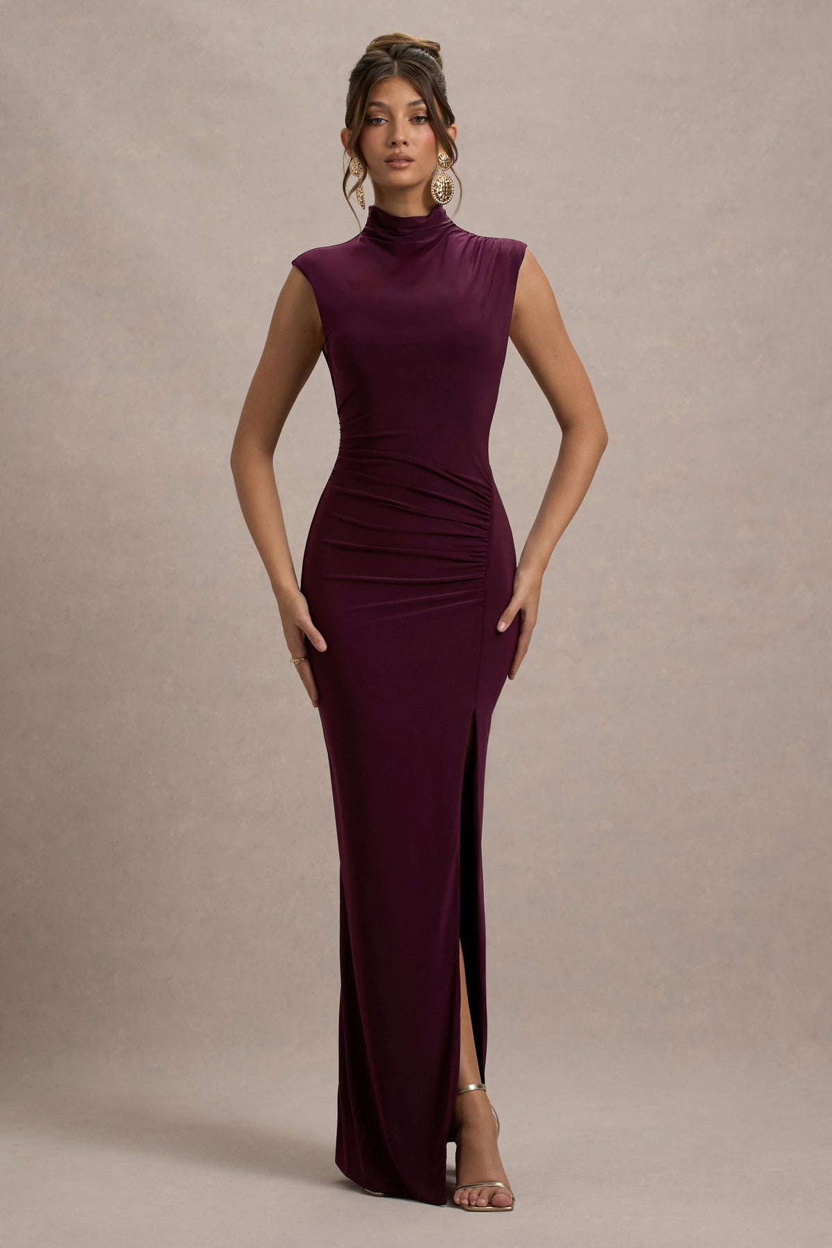 Lanetta | Robe longue violette à encolure haute froncée avec fente