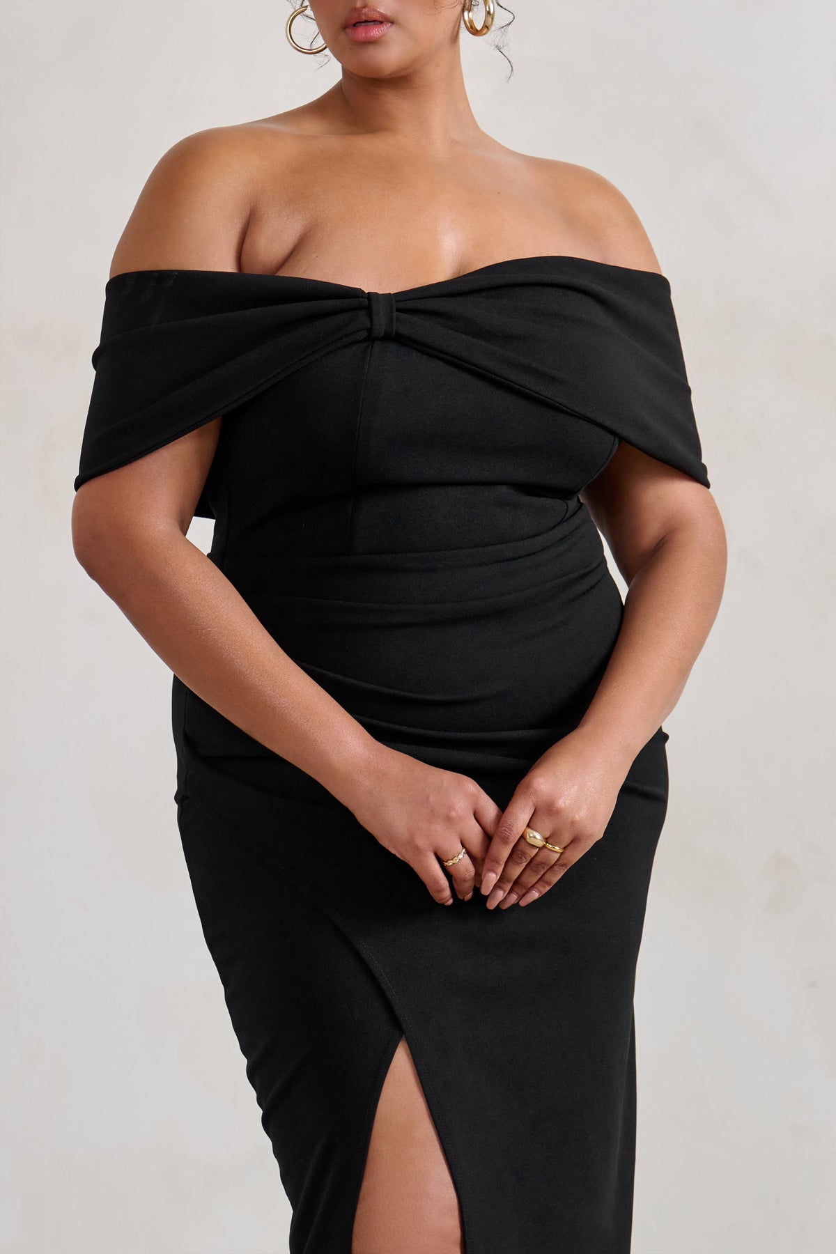 Eva | Robe longue noire bardot avec nœud et fente aux cuisses