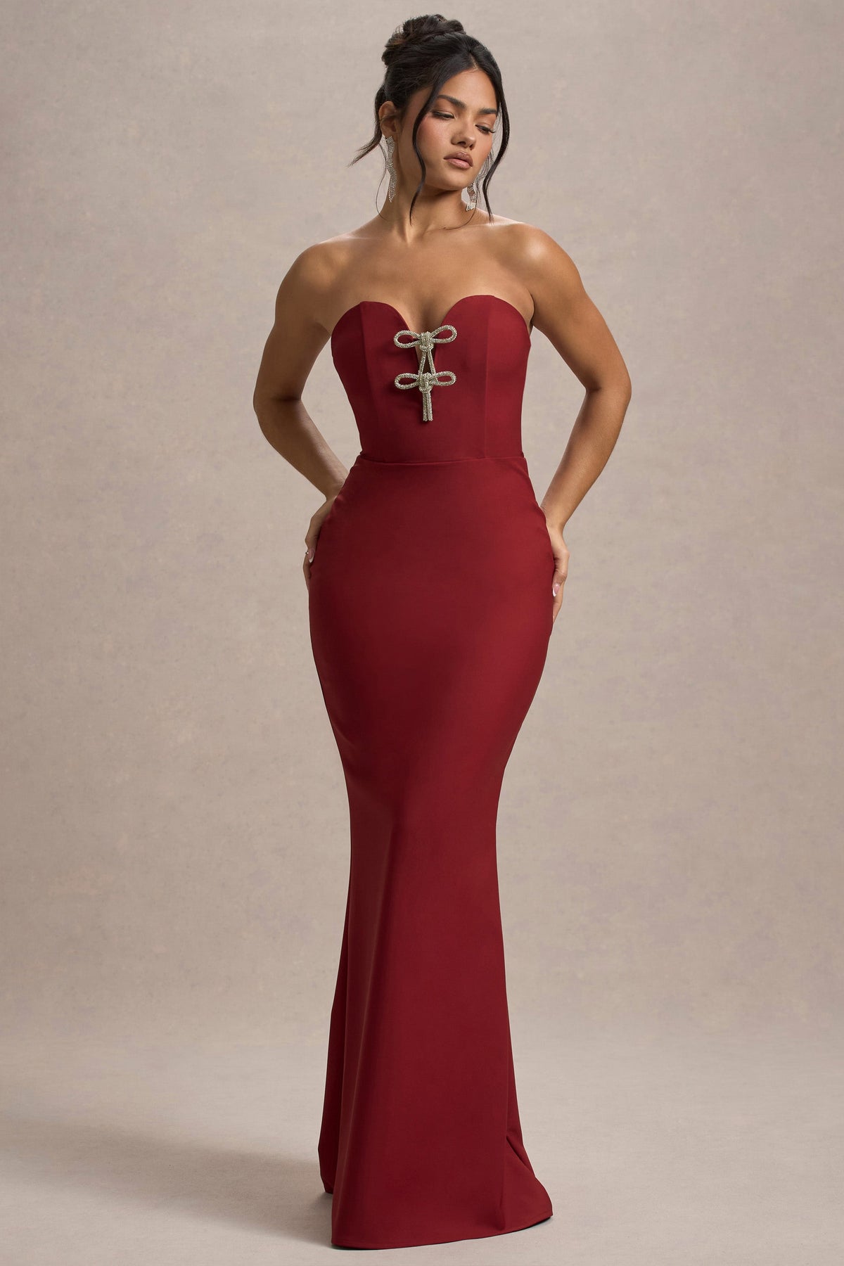 Molly | Robe longue rouge baie sans bretelles à encolure cœur