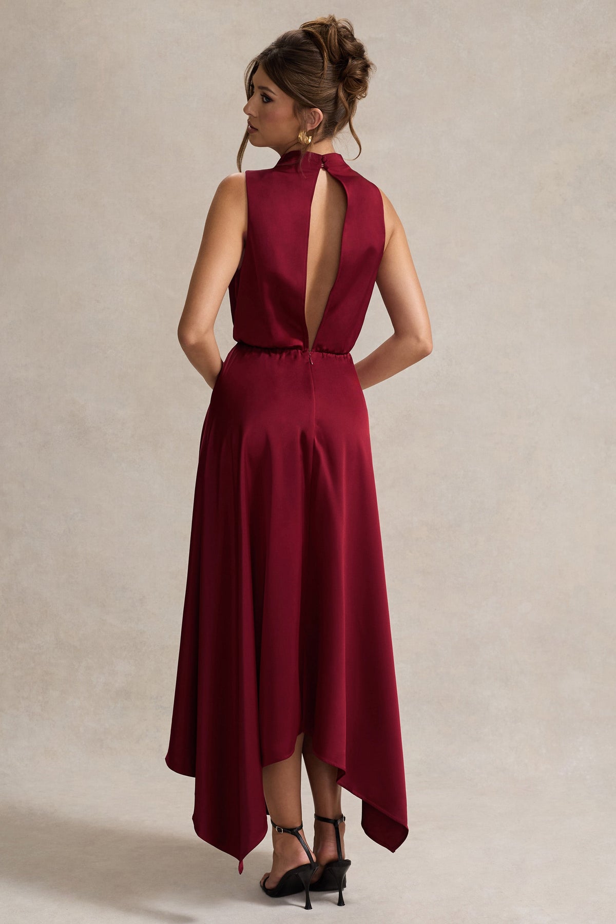 Kerri | Robe Longue Satinée à Col Bénitier Berry