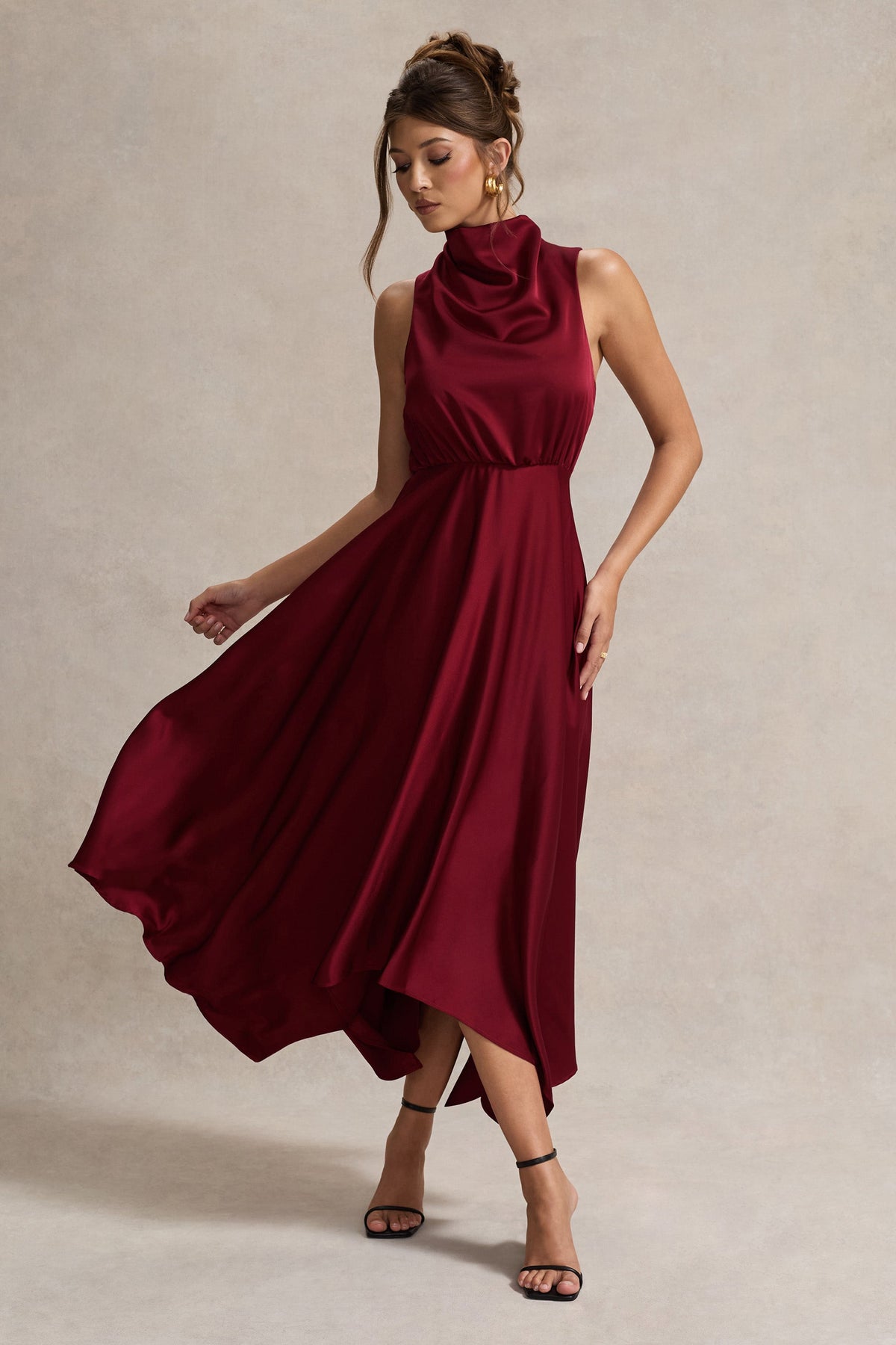 Kerri | Robe Longue Satinée à Col Bénitier Berry