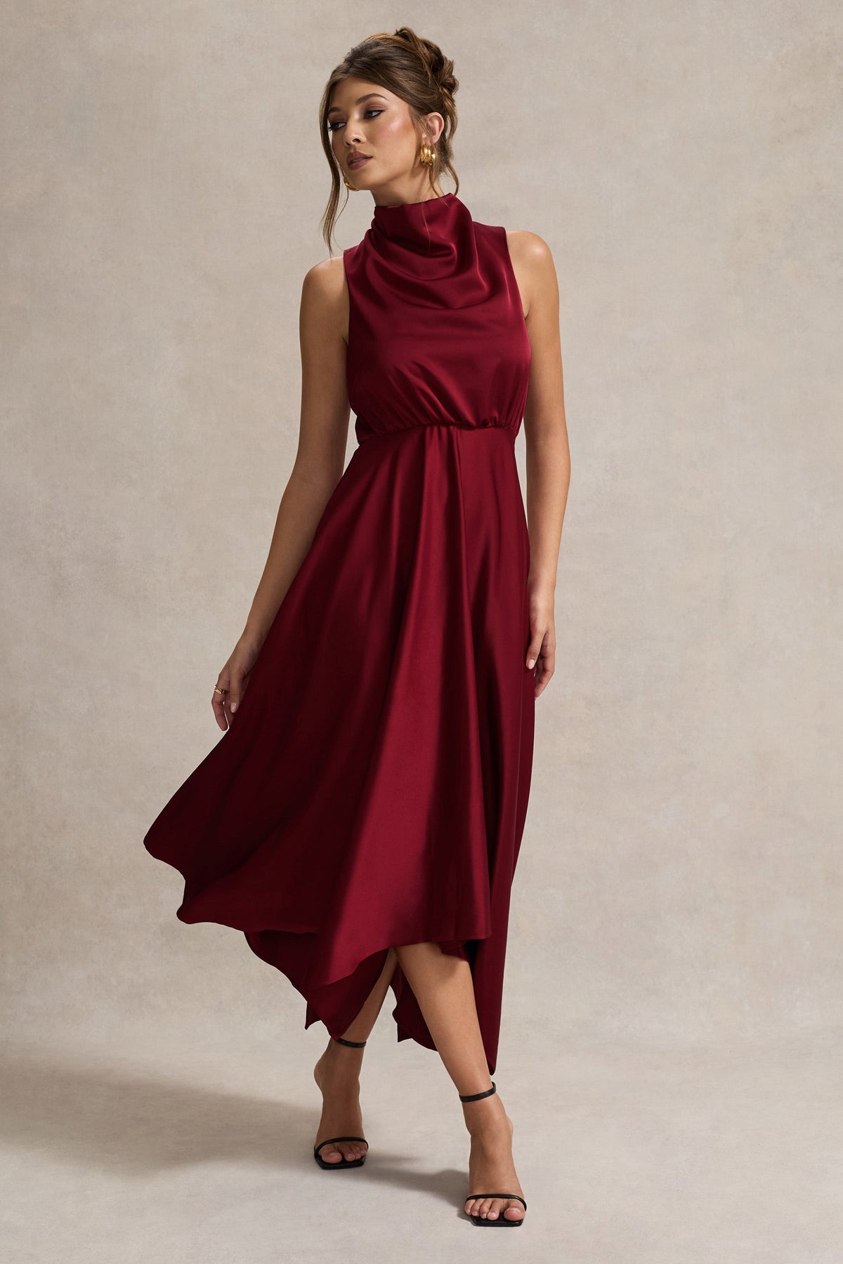 Kerri | Robe Longue Satinée à Col Bénitier Berry