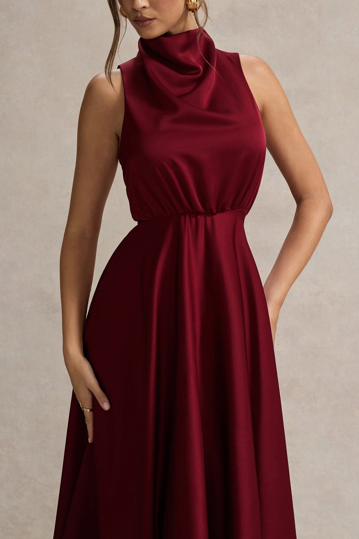 Kerri | Robe Longue Satinée à Col Bénitier Berry