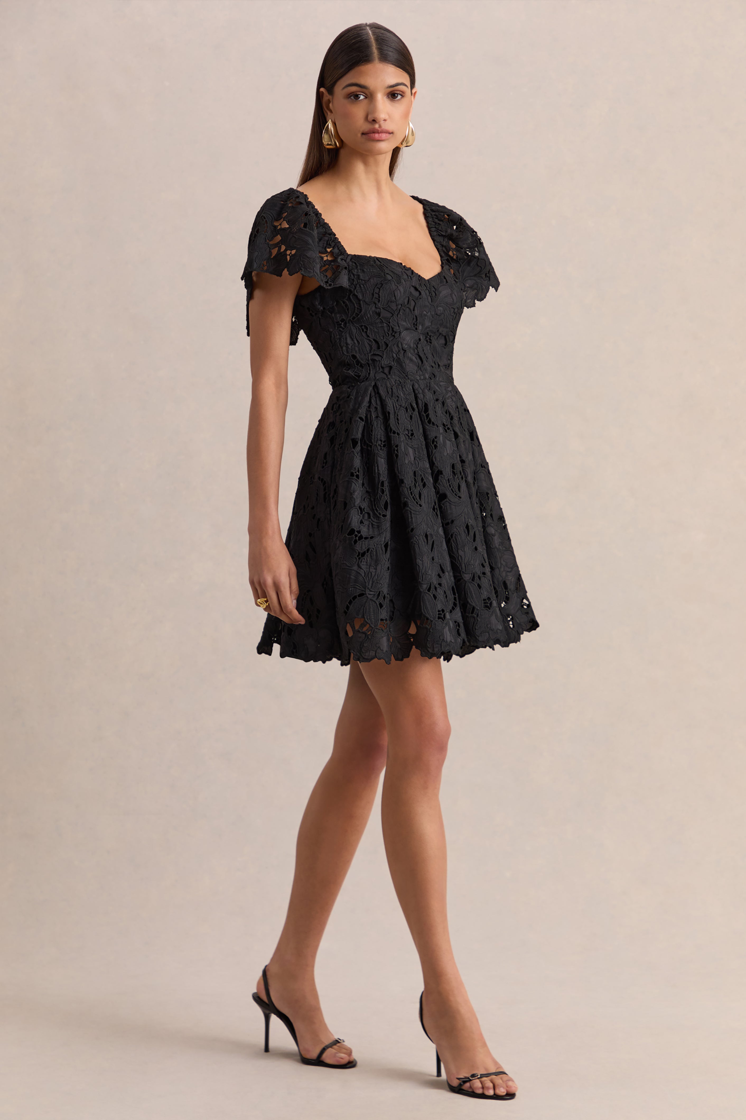ワンピース BIBIDO CHUNYU STYLE LITTLE BLACK DRESS Vivi | Black Lace Sweetheart-Neck Mini Dress – Club L London - CA