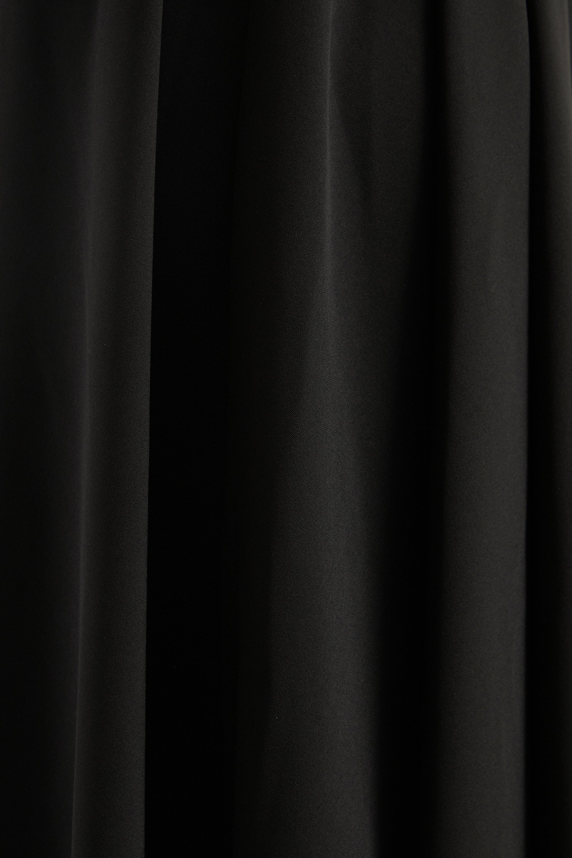 ECM_HR_CL138785001 - Meriellea | Black Sweetheart-Neck Midi Dress 6.jpg