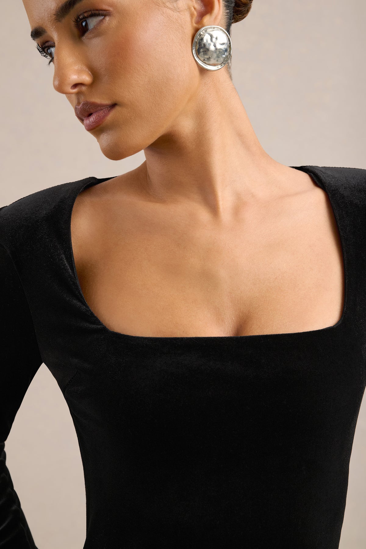 ECM_HR_CL139123001 - Torifina _ Black Velvet Square Neck Long Sleeve Maxi Dress4.jpg