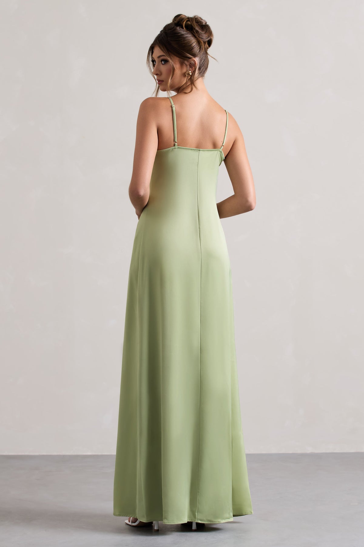 Calvi | Cami long en satin vert pâle avec fente frontale