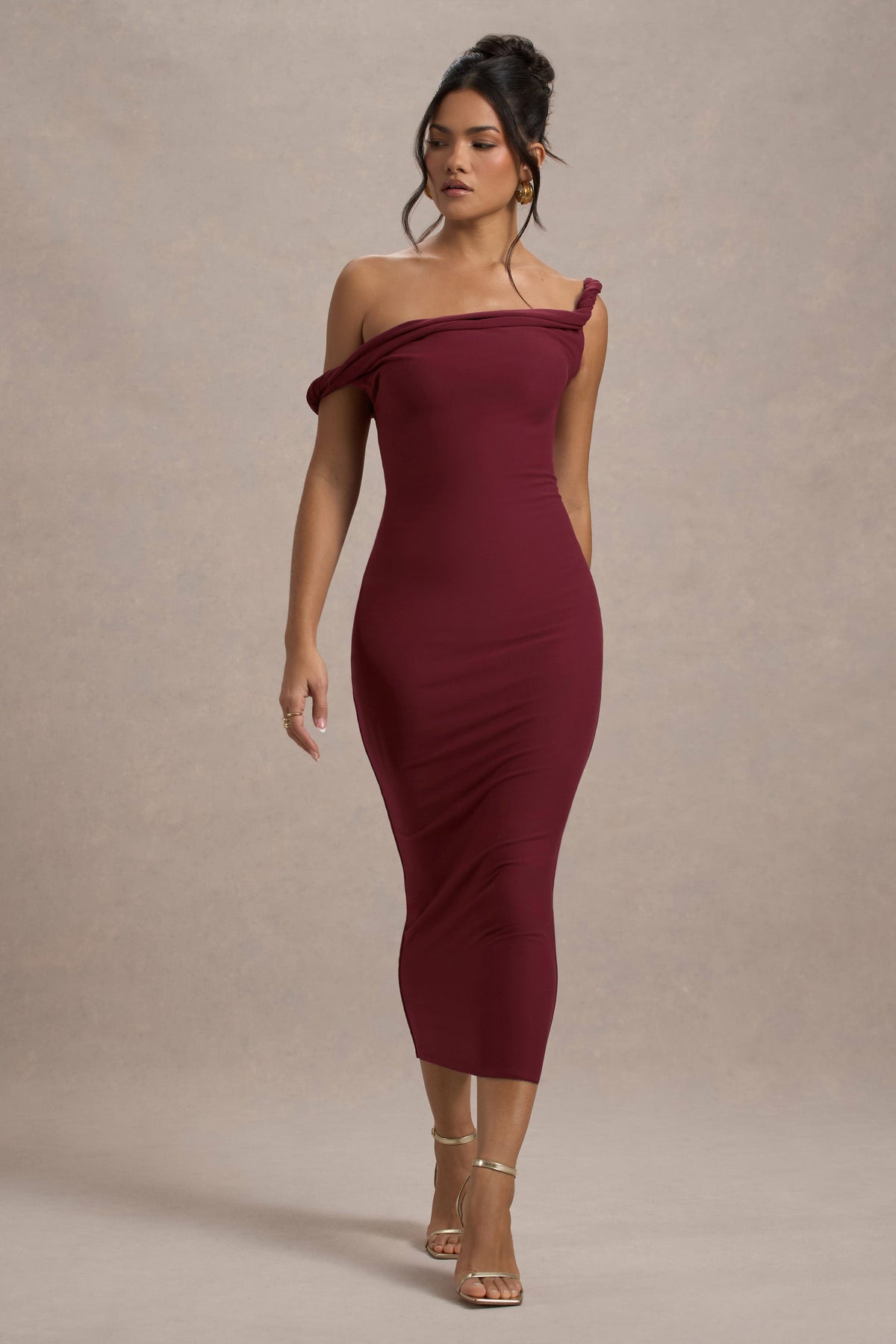 Salome | Robe mi-longue rouge cerise torsadée et asymétrique