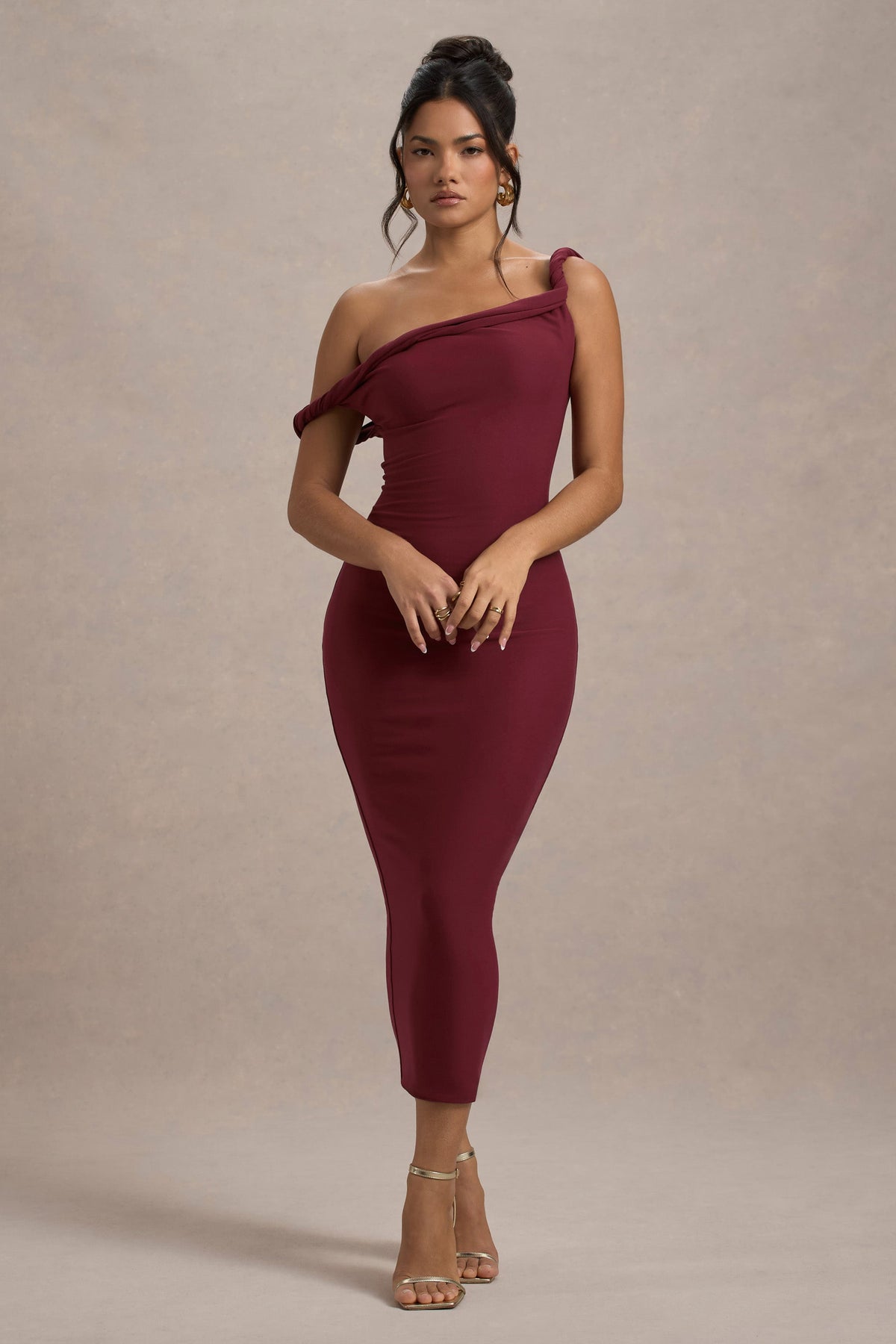 Salome | Robe mi-longue rouge cerise torsadée et asymétrique