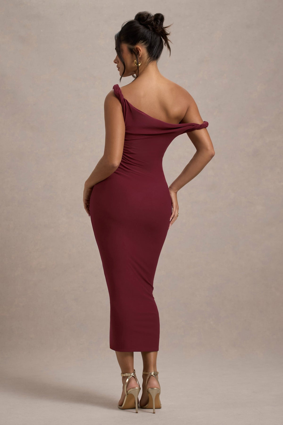 Salome | Robe mi-longue rouge cerise torsadée et asymétrique