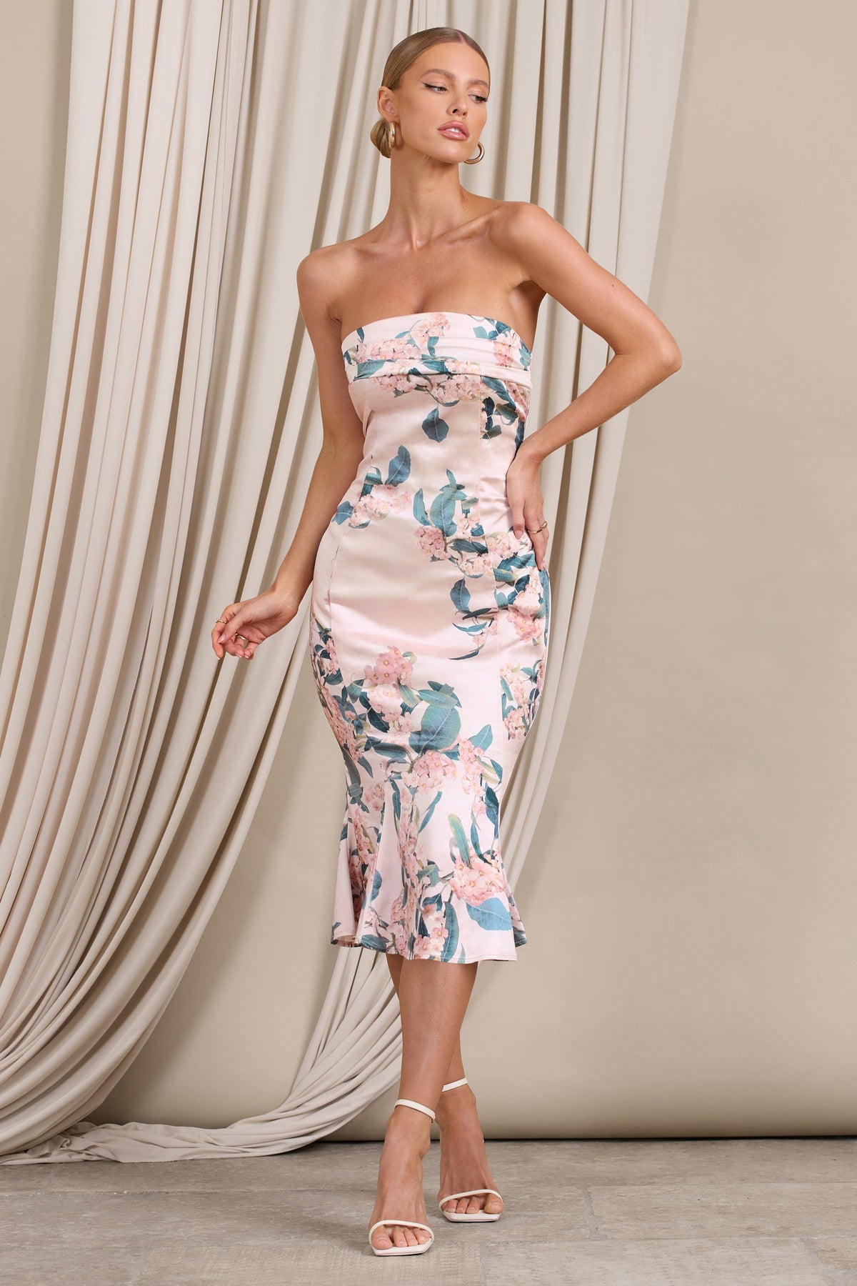 Sauvignon | Robe mi-longue bandeau en rose floral avec dos bénitier