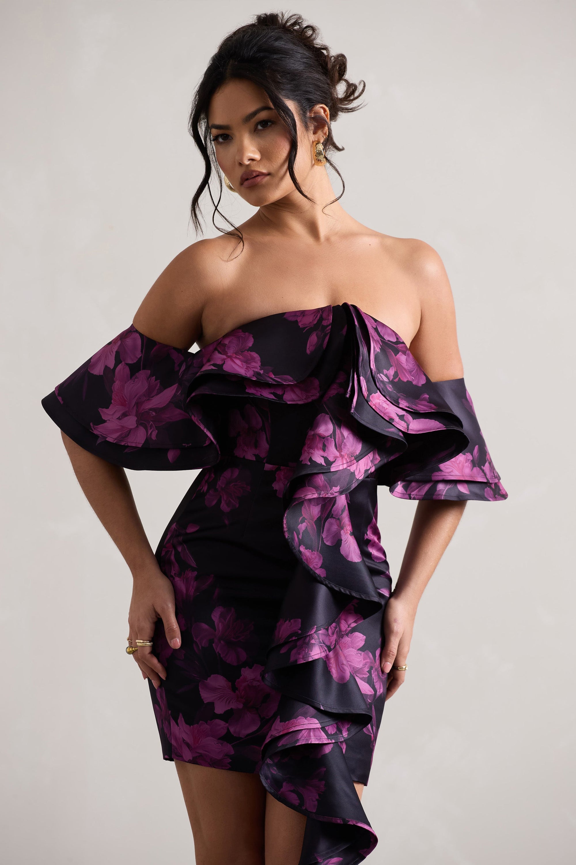 Aspen | Mini robe noire fleurit à encolure bardot et fronces