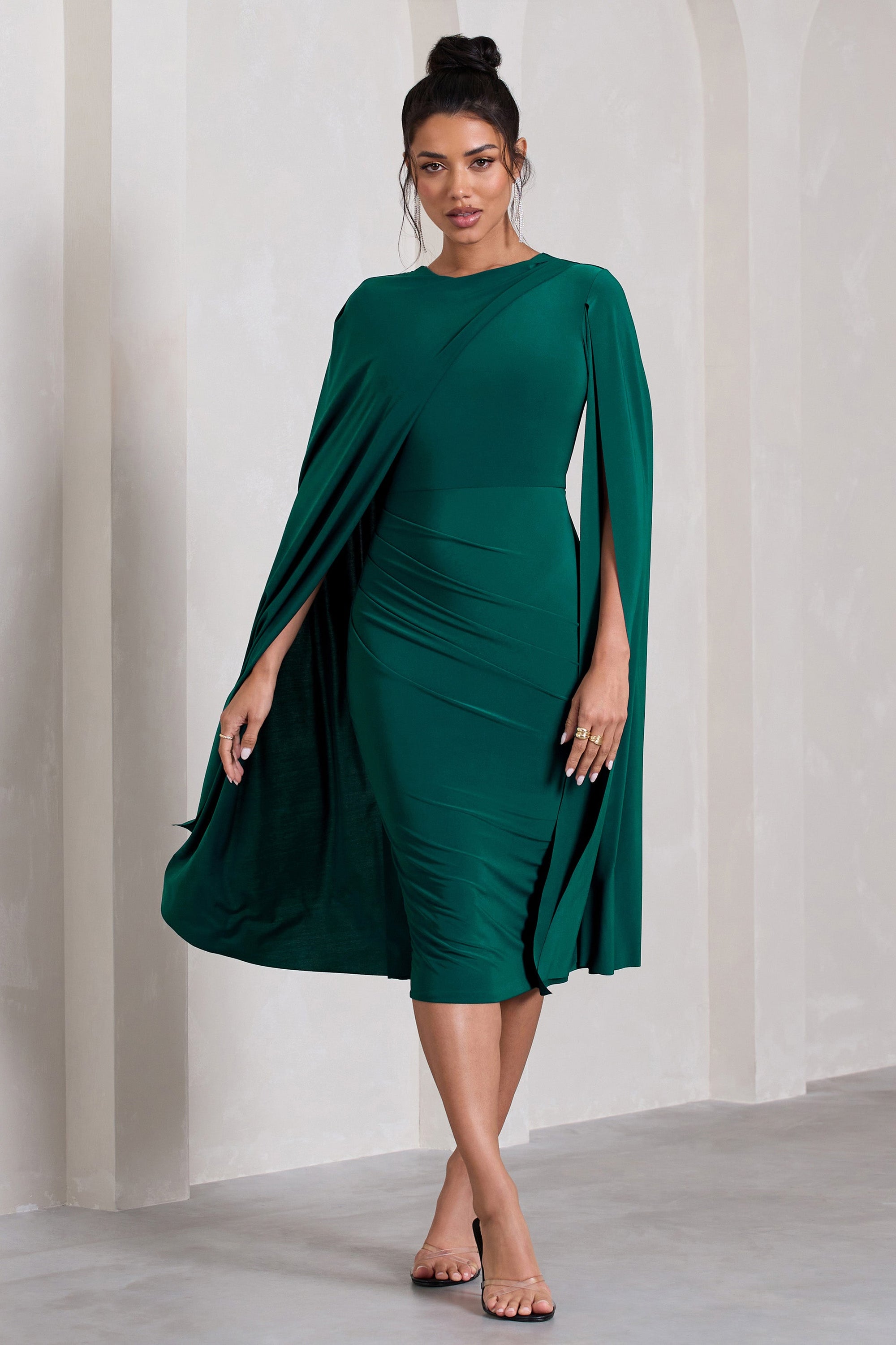 Marysol | Robe mi-longue vert bouteille asymétrique avec cape