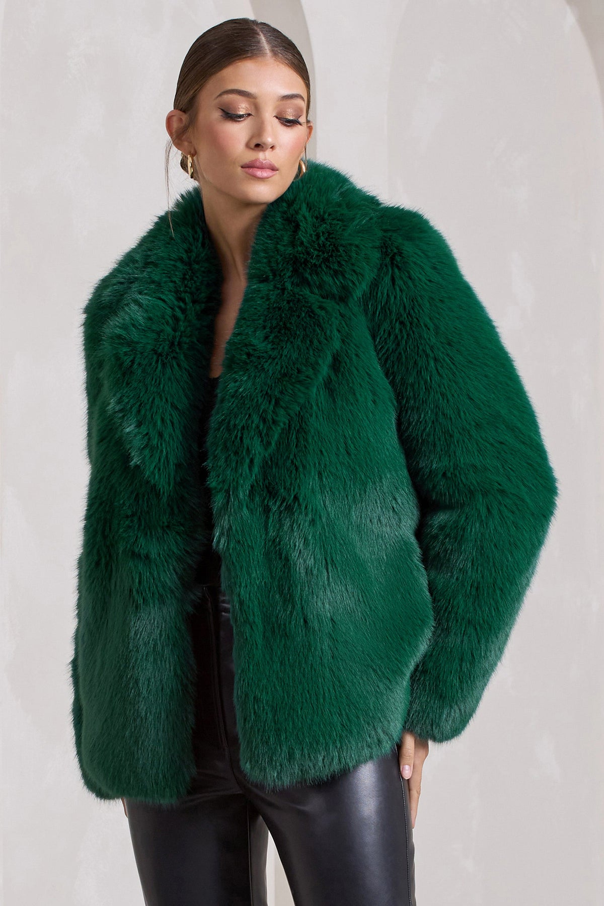 WB_CL129538047-HotToddyBottleGreenShortFauxFurCoat3_c4da695e-65ed-4ed9-9f8c-a46394f44aed