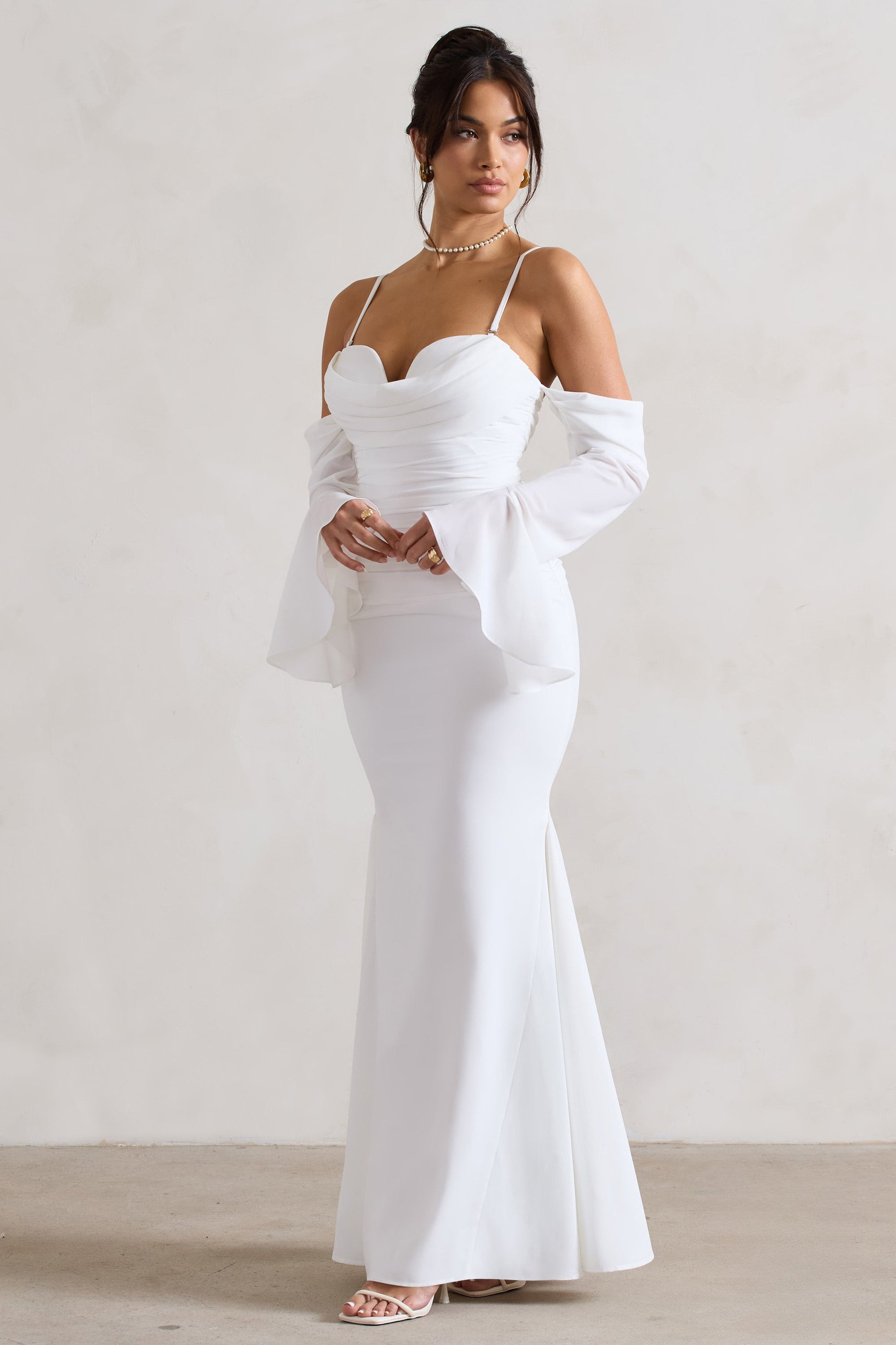 Rhiannon | Robe longue crème drapée à manches larges et queue de poisson