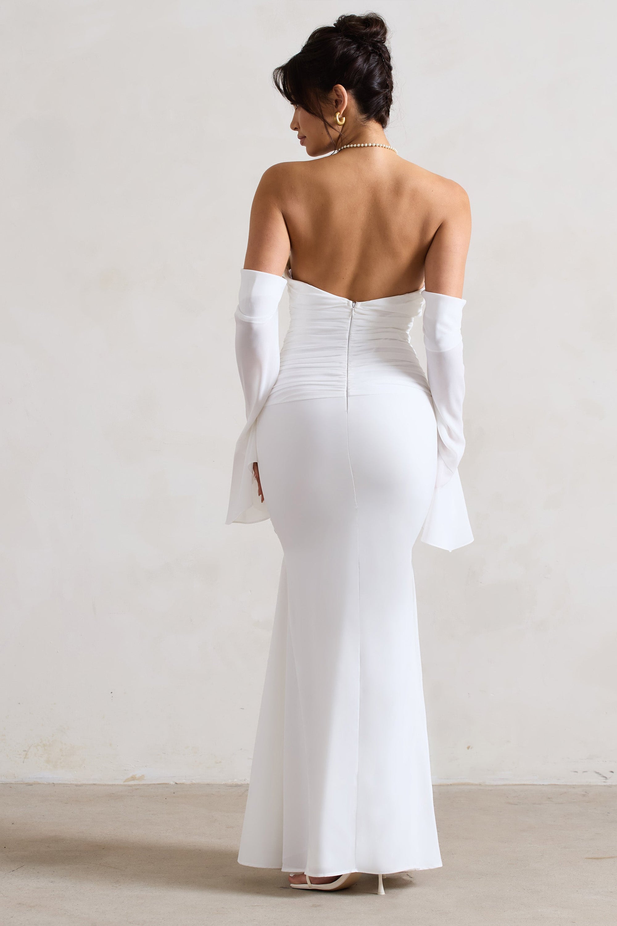 Rhiannon | Robe longue crème drapée à manches larges et queue de poisson