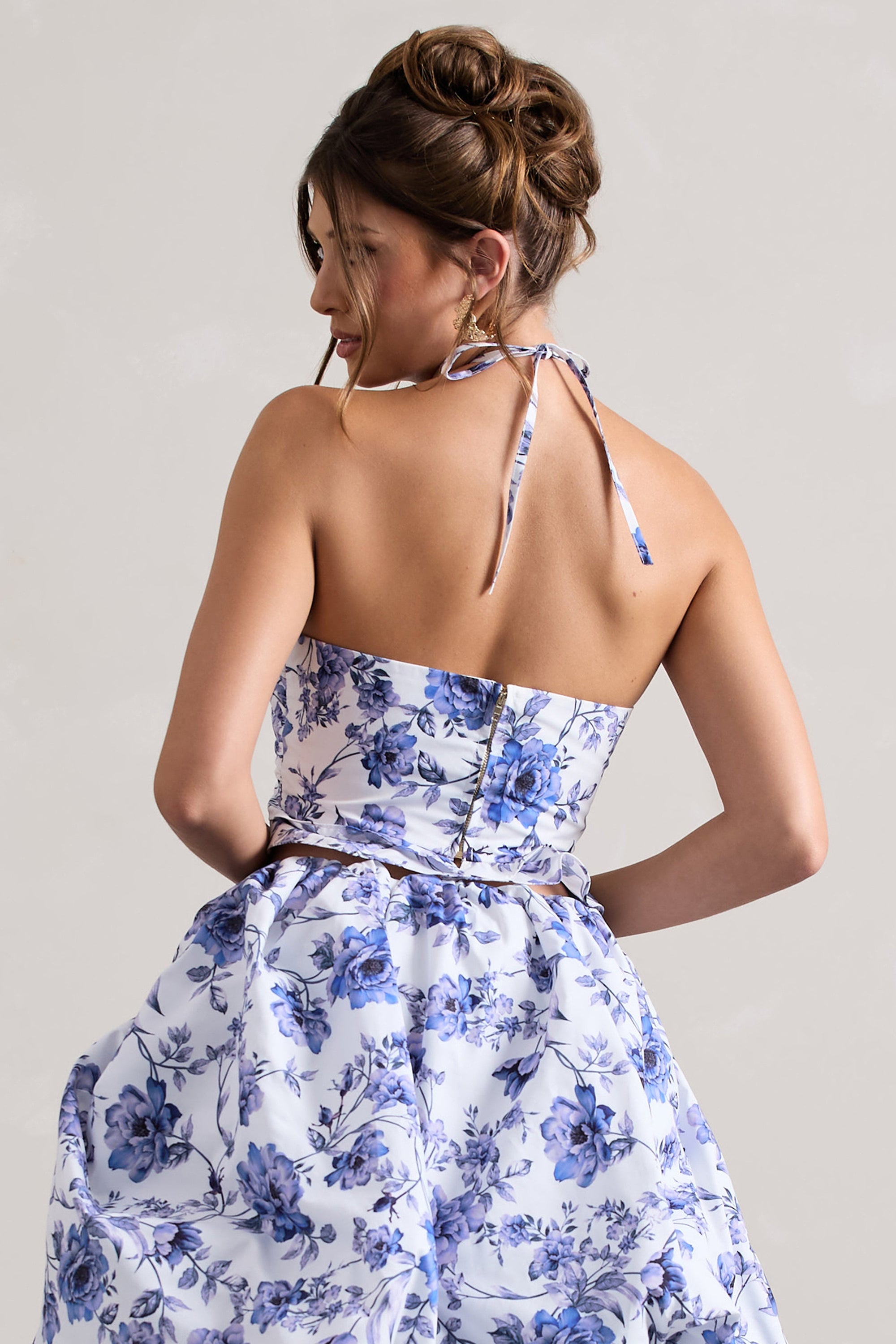Roam | Crop top à volants imprimé floral avec décolleté en V et licou