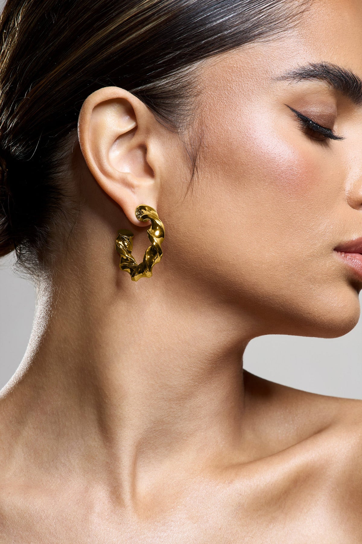WB_CL134312007-GretaGoldTwistedHoopEarrings6