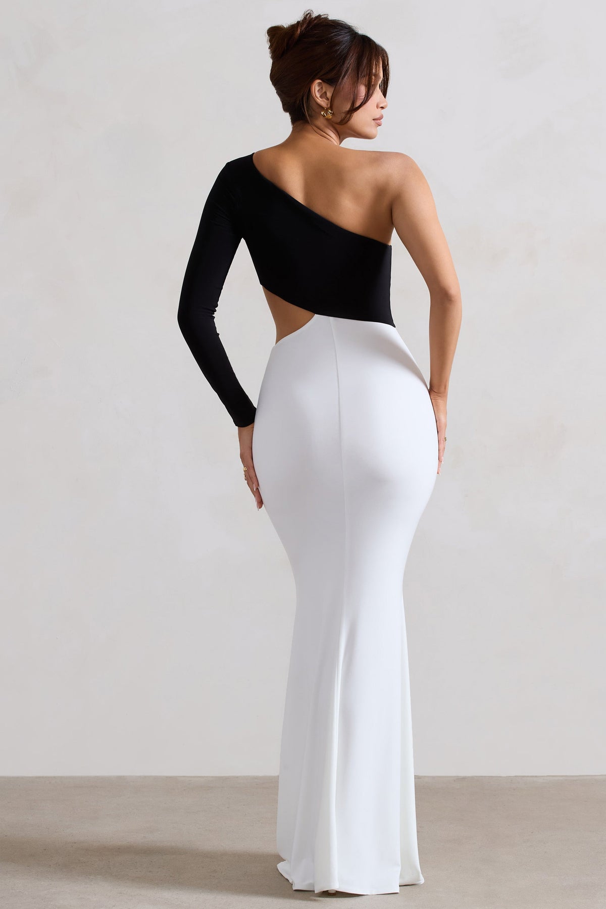 Nantes | Black & White Asymmetric One-Sleeve Cut-Out Maxi Dress