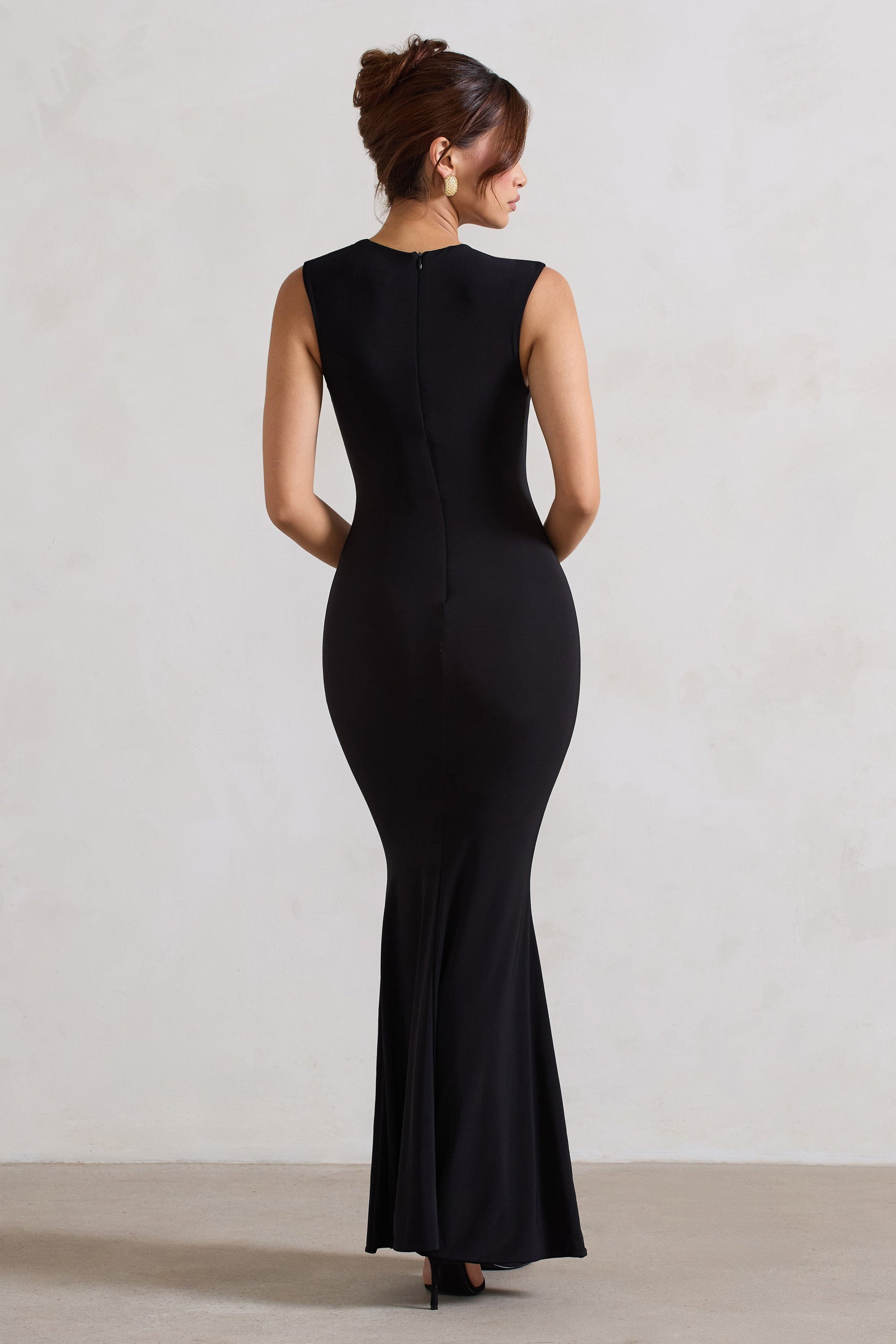 WB_HR_CL129786002-BehindTheScenesBlackSleevelessCut-OutMaxiDress8