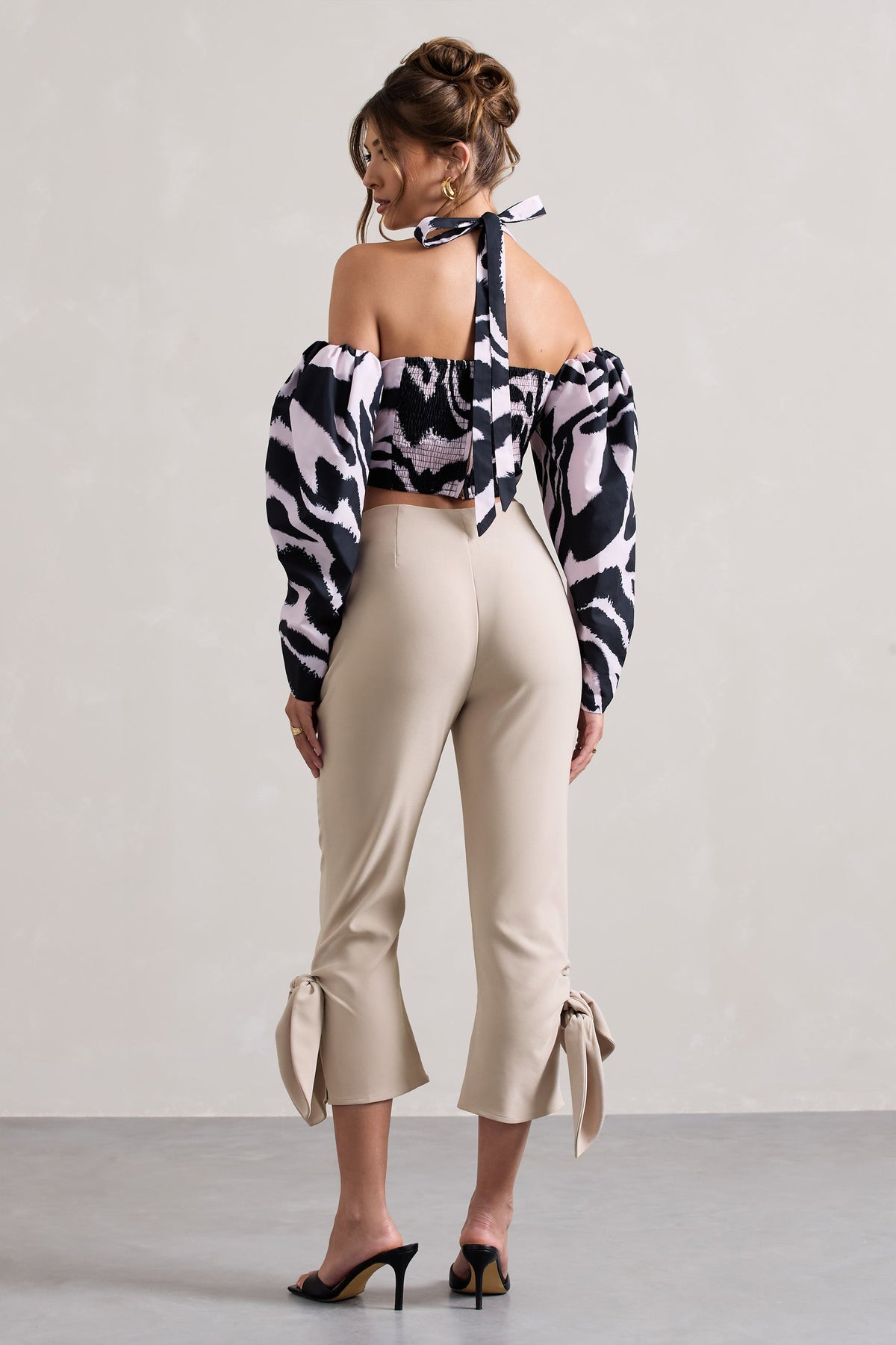 WB_HR_CL132248018-TheatricZebraPrintHalter-NeckCorsetTopWithPuff-Sleeves_HR_CL132253059-OnStageChampagneCroppedCapriPantsWithKnotDetail13