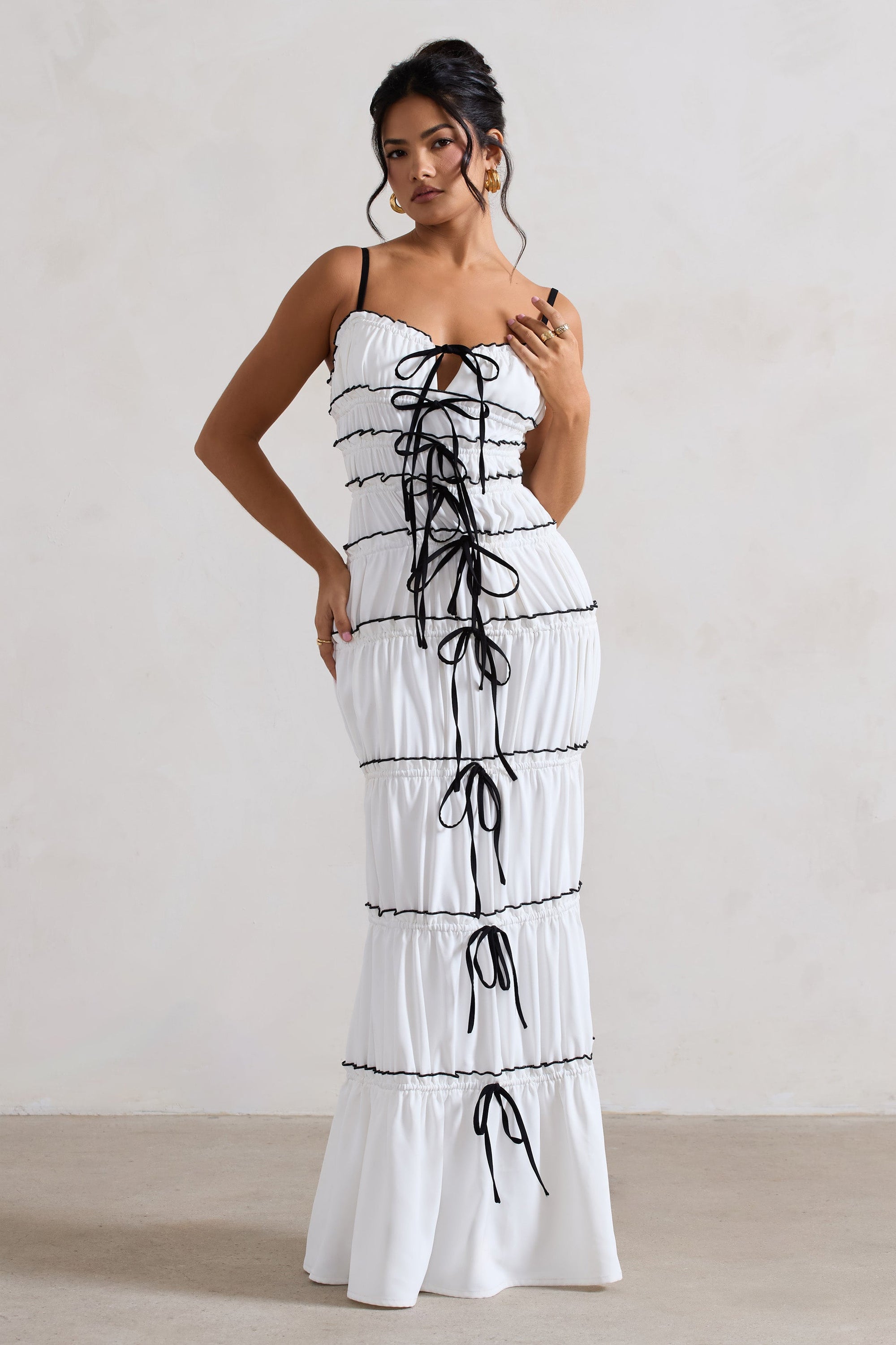 Summer Breeze | Robe longue blanche à bretelles avec volants et fronces