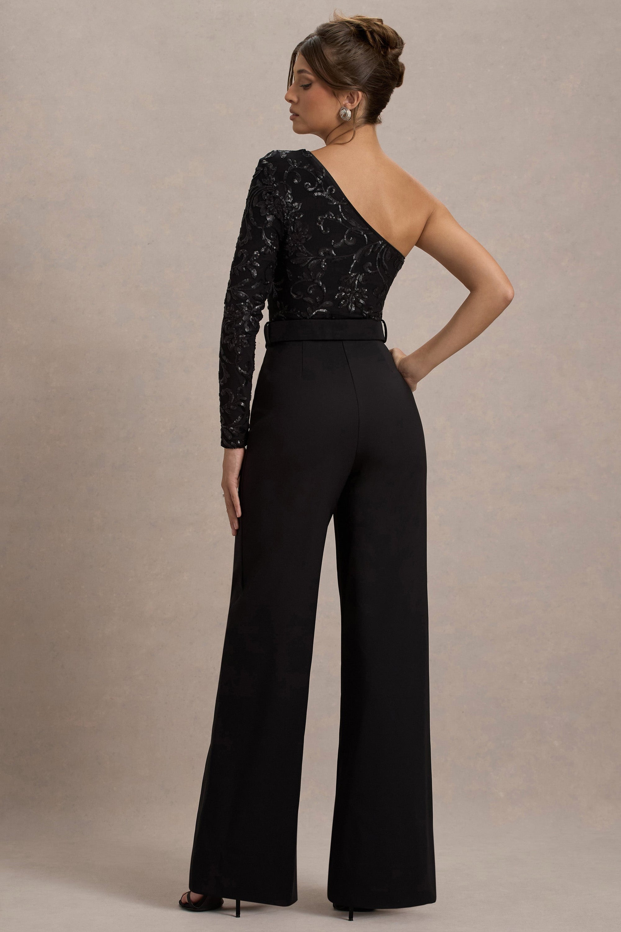 Upgrade | Combinaison Pantalon Évasé Asymétrique en Dentelle Noire avec Ceinture