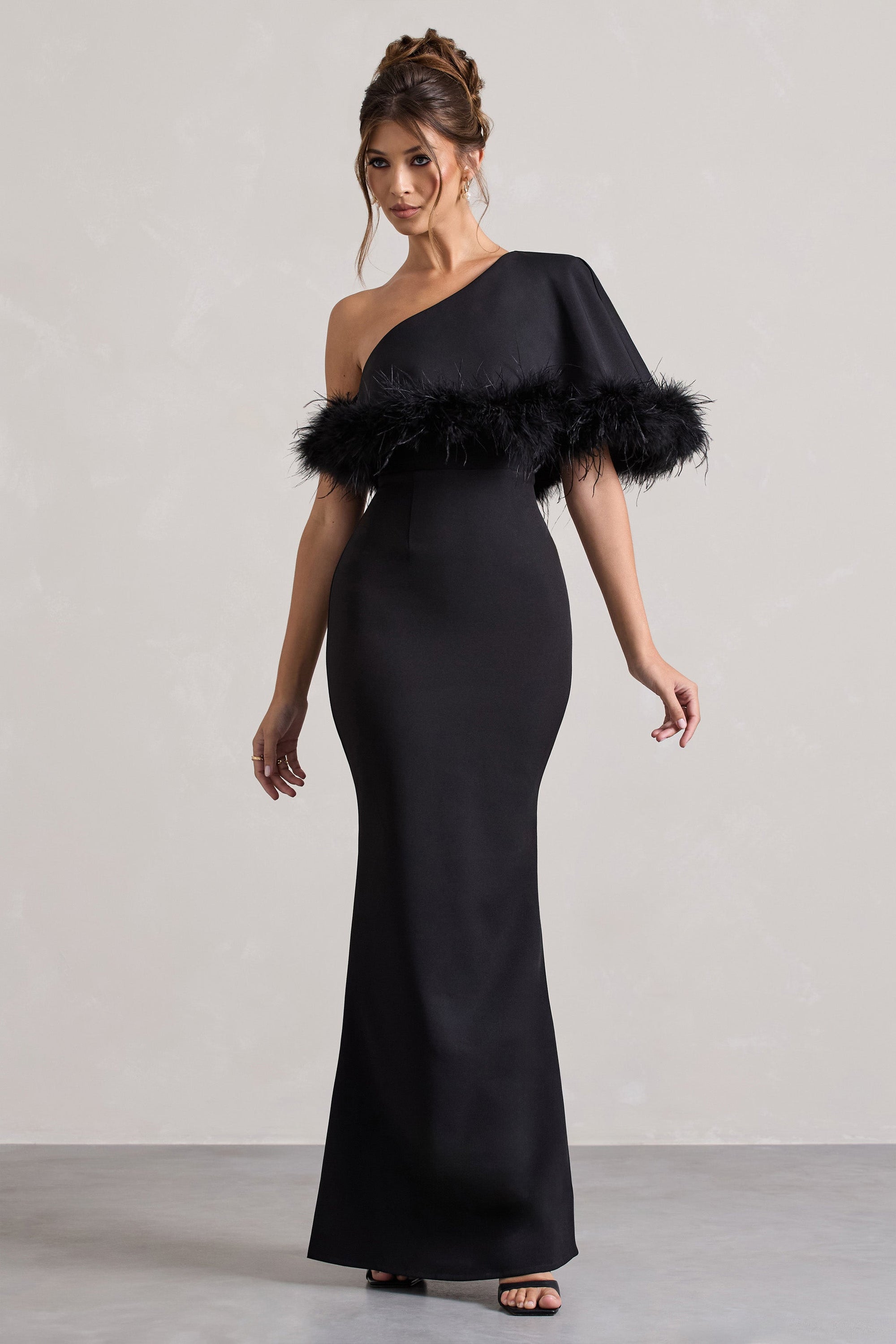 Valor | Robe longue noire asymétrique avec plumes