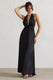 Carolyn | Robe longue noire en satin à décolleté plongeant avec ourlet plongeant