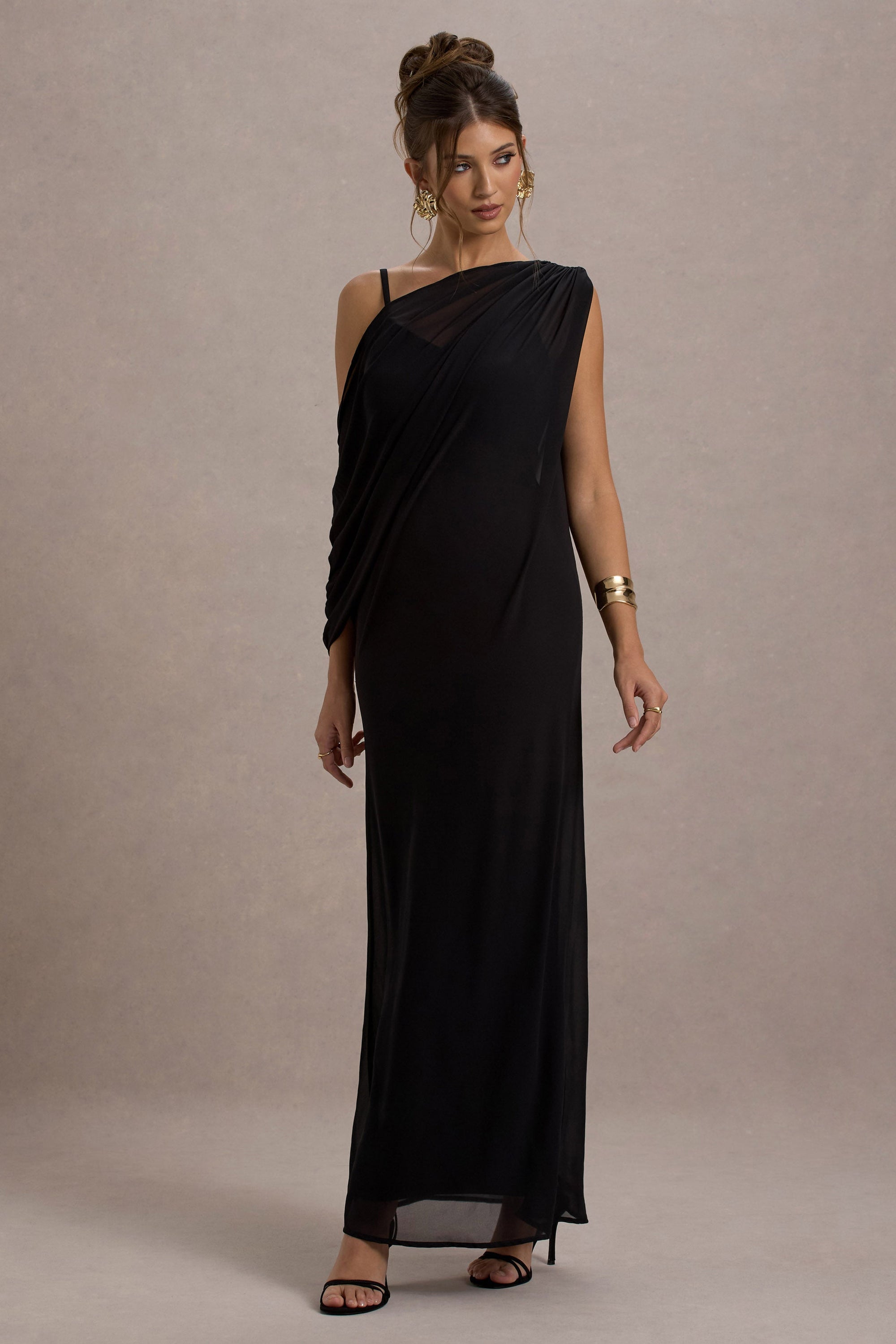 Aeliana | Robe longue noire à bretelles avec décolleté en V et ceinture en chiffon